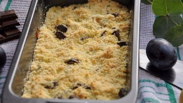 Рецепт Грушева-сливового крамбл с молочным шоколадом