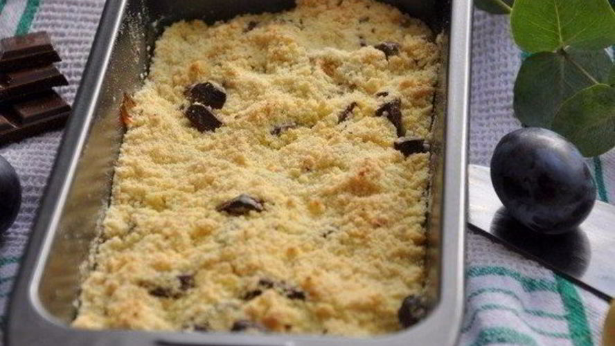 Рецепт грушева-сливового крамбл с молочным шоколадом