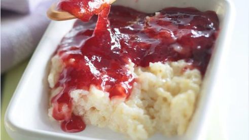 клубничный рисовый пудинг