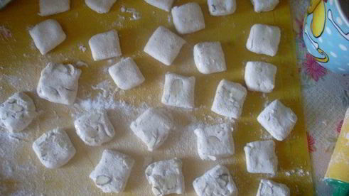 конфетки нуга в шоколаде