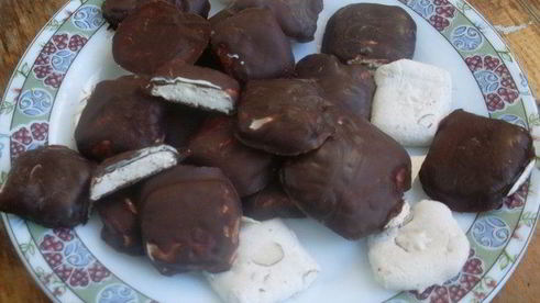 конфетки нуга в шоколаде