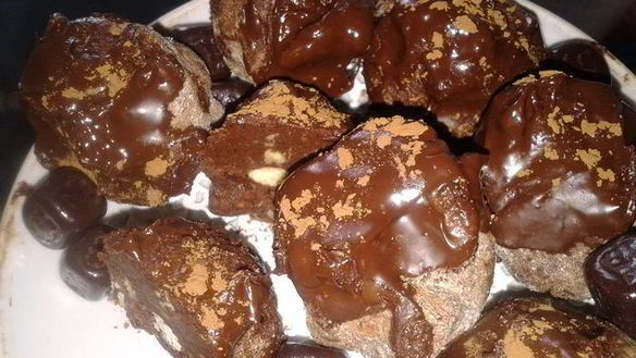 Рецепт КонфеткиВесельчаков-толстячков с шоколадом и миндалем без выпечки