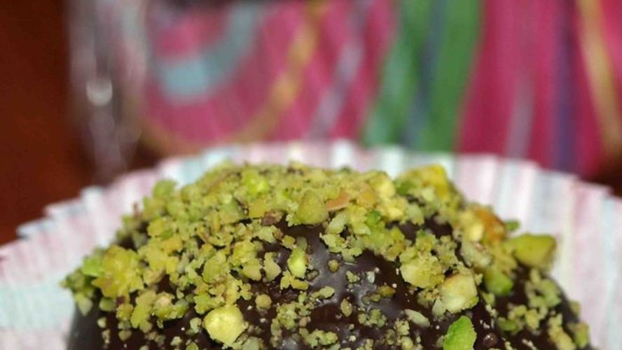 Рецепт конфет из миндальной муки с фисташками и клюквой