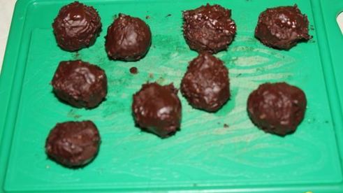 конфеты из вяленой клюквы в шоколаде
