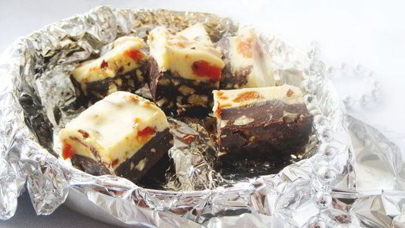 Рецепт Конфет с двумя видами шоколада, с орехами и сухофруктами