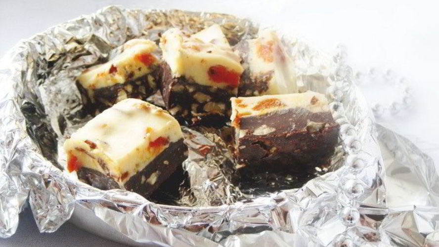 Рецепт конфет с двумя видами шоколада, с орехами и сухофруктами