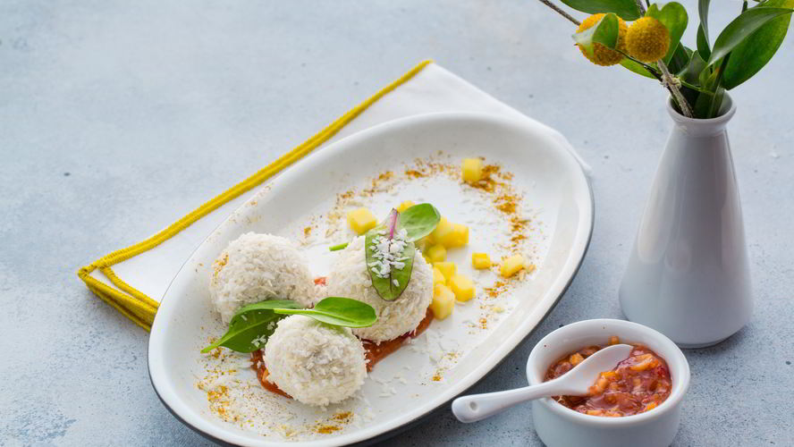 Рецепт куриных конфет с карри и манго