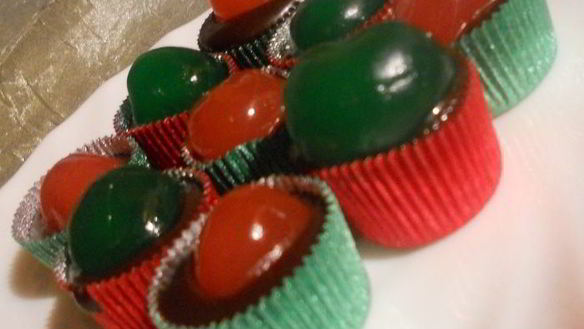 Рецепт Мягких шоколадных конфет с ромом и вишней