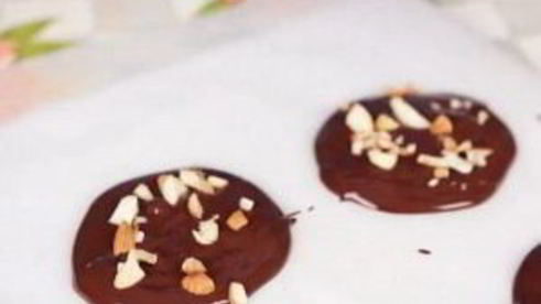 шоколадные конфеты с орехами и курагой