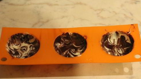 шоколадные конфеты с сезамом мраморные