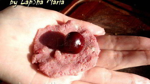 вишневые бисквитные конфеты в шоколаде