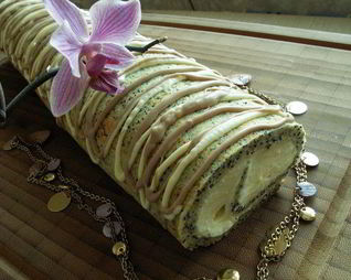 Апельсиново-маковый рулет с кремом из маскарпоне