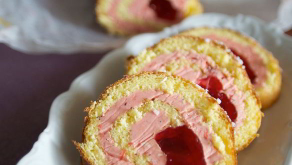 Рецепт Бисквитного рулета с клубничным кремом