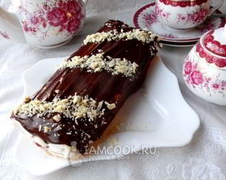 Бисквитный рулет с творожным кремом и джемом