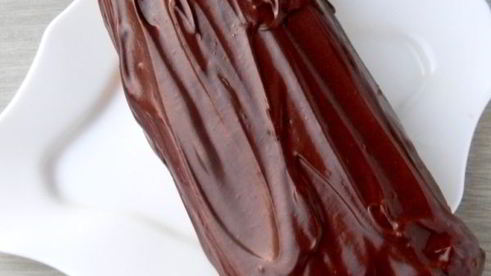 бисквитный рулет с творожным кремом и джемом