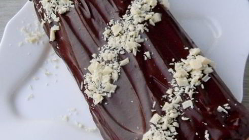 бисквитный рулет с творожным кремом и джемом