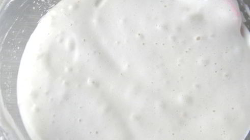 бисквитный рулет с творожным кремом и джемом