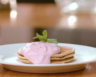 Блинчики со сливочно-вишневым кремом