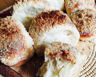 Булочки с ароматным штрейзелем и ванильным заварным кремом