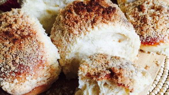 Рецепт Булочек с ароматным штрейзелем и ванильным заварным кремом