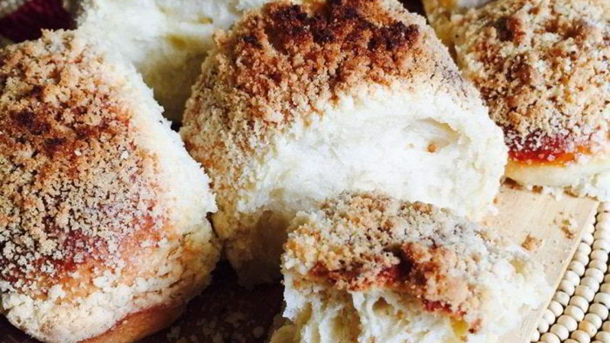 Рецепт булочек с ароматным штрейзелем и ванильным заварным кремом