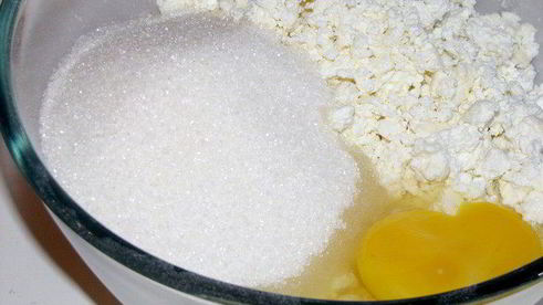 корзиночки с персиками, грушами и сырным кремом