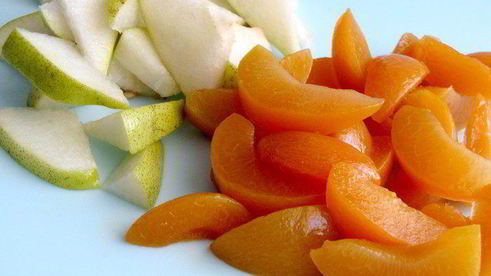 корзиночки с персиками, грушами и сырным кремом