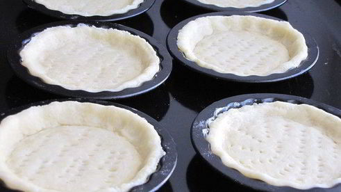 корзиночки с персиками, грушами и сырным кремом