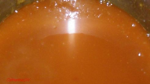 крем-брюле с малиново-клубничным соусом