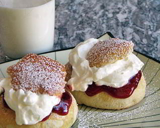 Масленичные пышки с кремом