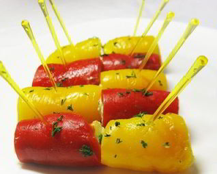 Рулетики из печеного перца с сырным кремом