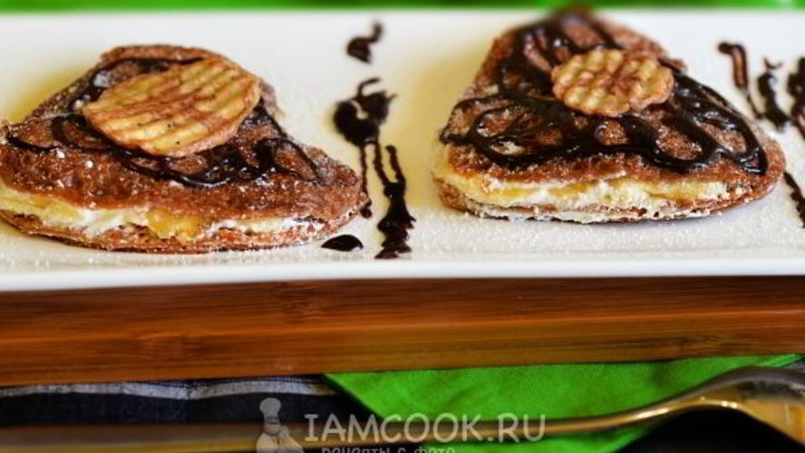 Рецепт шоколадных блинчиков с творожным кремом и бананом