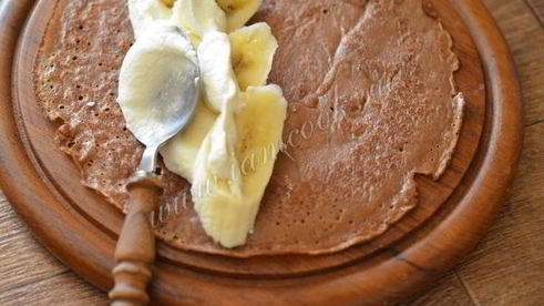 шоколадные блинчики с творожным кремом и бананом