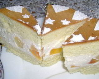 Сладкий бисквит с творожным кремом