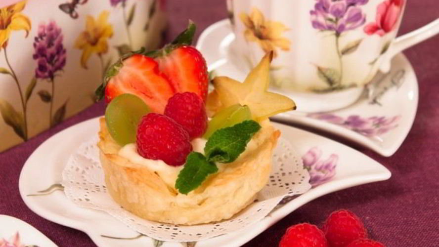 Рецепт слоеных корзинок с кремом из маскарпоне, манго и фруктами