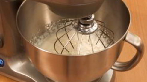 слоеные корзинки с кремом из маскарпоне, манго и фруктами