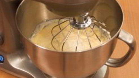 слоеные корзинки с кремом из маскарпоне, манго и фруктами