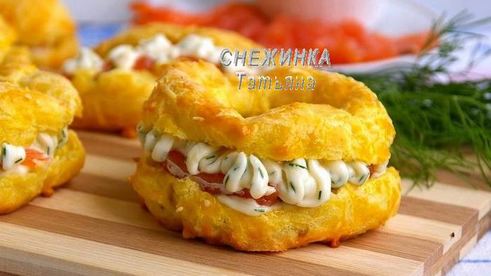 сырные заварные колечки со сливочным кремом, сыром джюгас и форелью