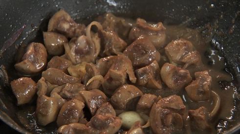 телячьи почки с полентой и кремом из паприки