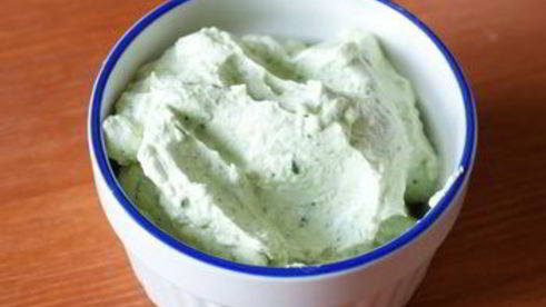 томаты черри с базиликовым кремом