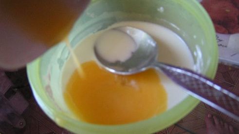 тортик с заварным лимонно-сгущенным кремом и сливками