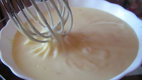 тортик с заварным лимонно-сгущенным кремом и сливками