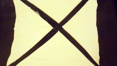 яблоки на слоеном тесте со сметанным кремом