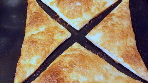 яблоки на слоеном тесте со сметанным кремом