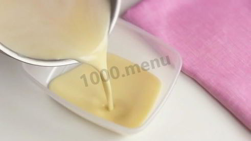 домашнее мороженое без сливок с клубничным соусом