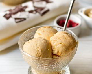 Мороженое из хурмы с кардамоном и медом