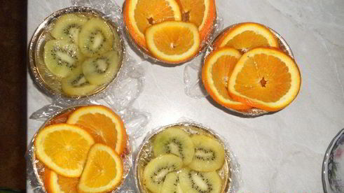 мороженое во фруктовой корзиночке