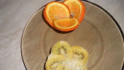 мороженое во фруктовой корзиночке