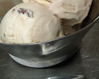 Ромовое мороженое с изюмом