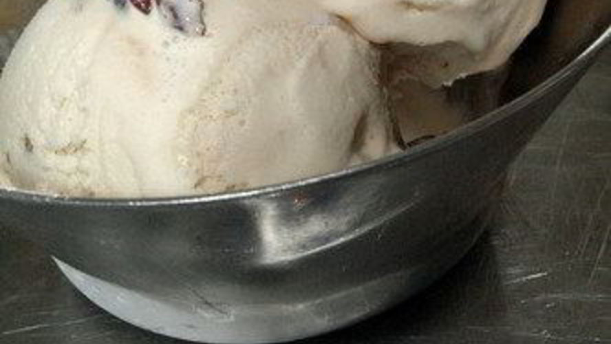 Рецепт ромового мороженого с изюмом